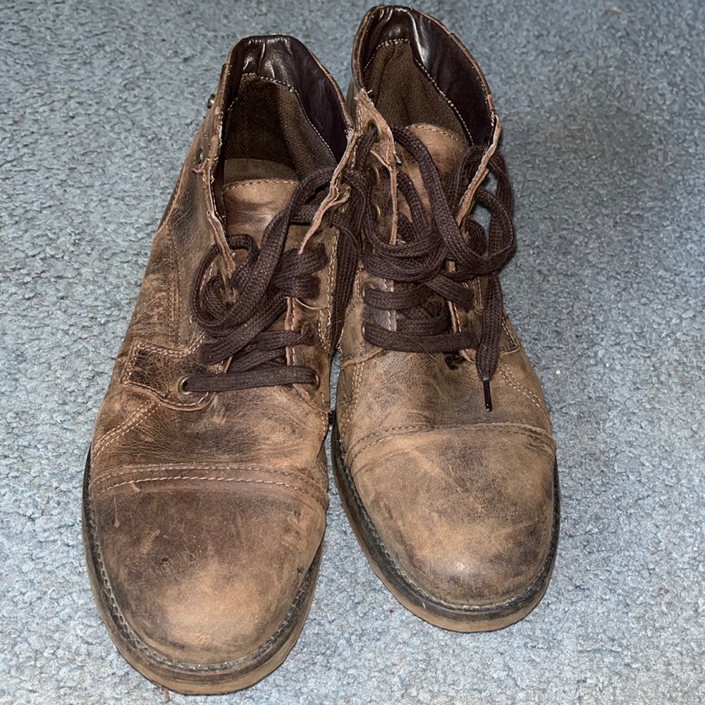 Mens size 10 bullboxer casual boot, tan washed color